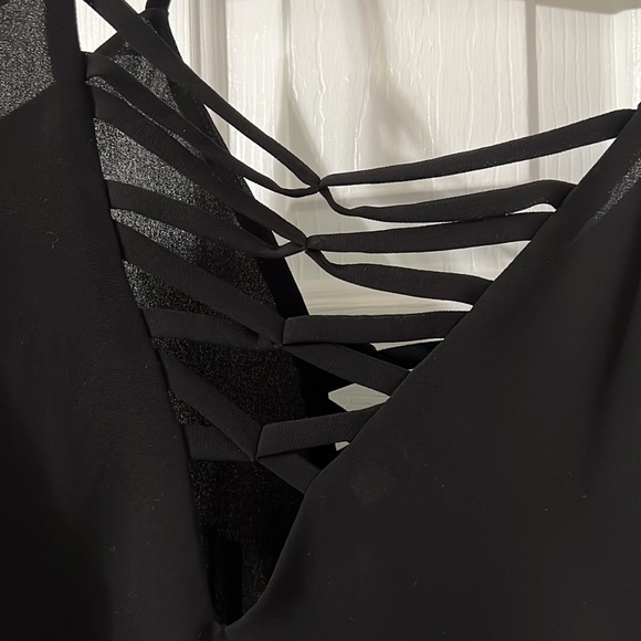 Black tank top - Picture 3 of 3